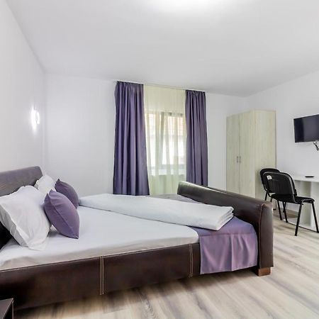 Pensiunea D & Ylan Hotel Novaci-Străini Eksteriør billede
