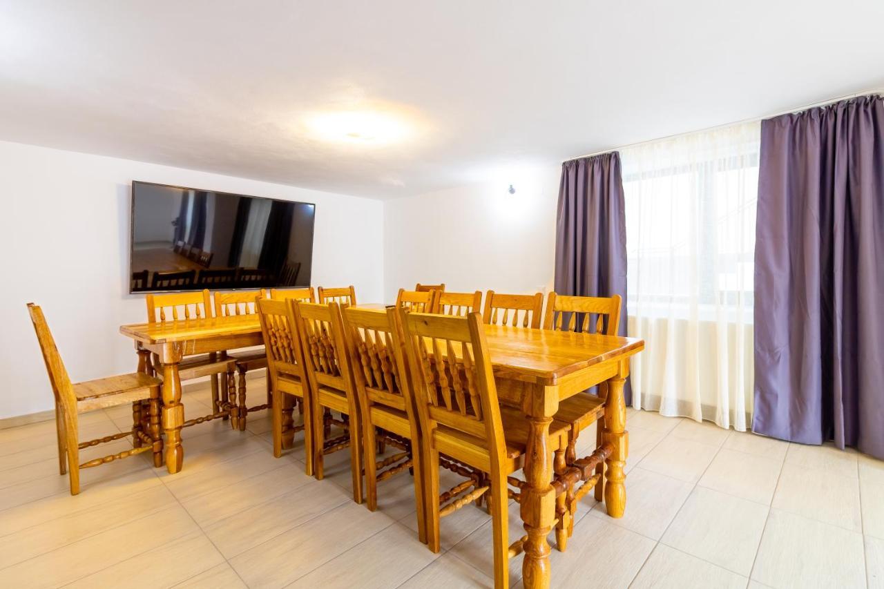 Pensiunea D & Ylan Hotel Novaci-Străini Eksteriør billede