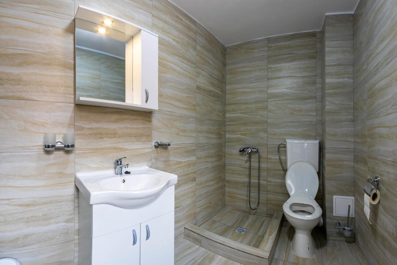 Pensiunea D & Ylan Hotel Novaci-Străini Eksteriør billede