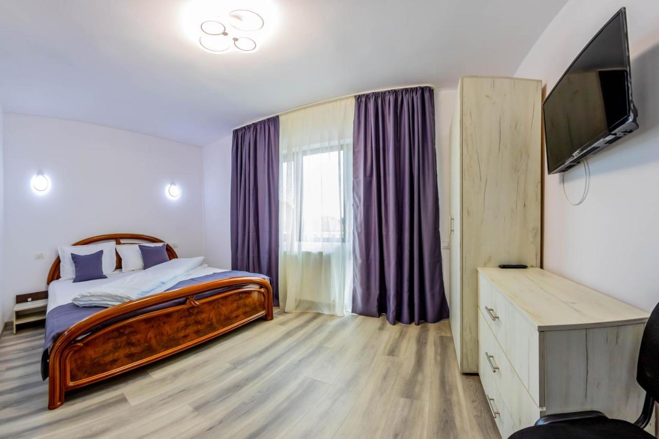 Pensiunea D & Ylan Hotel Novaci-Străini Eksteriør billede
